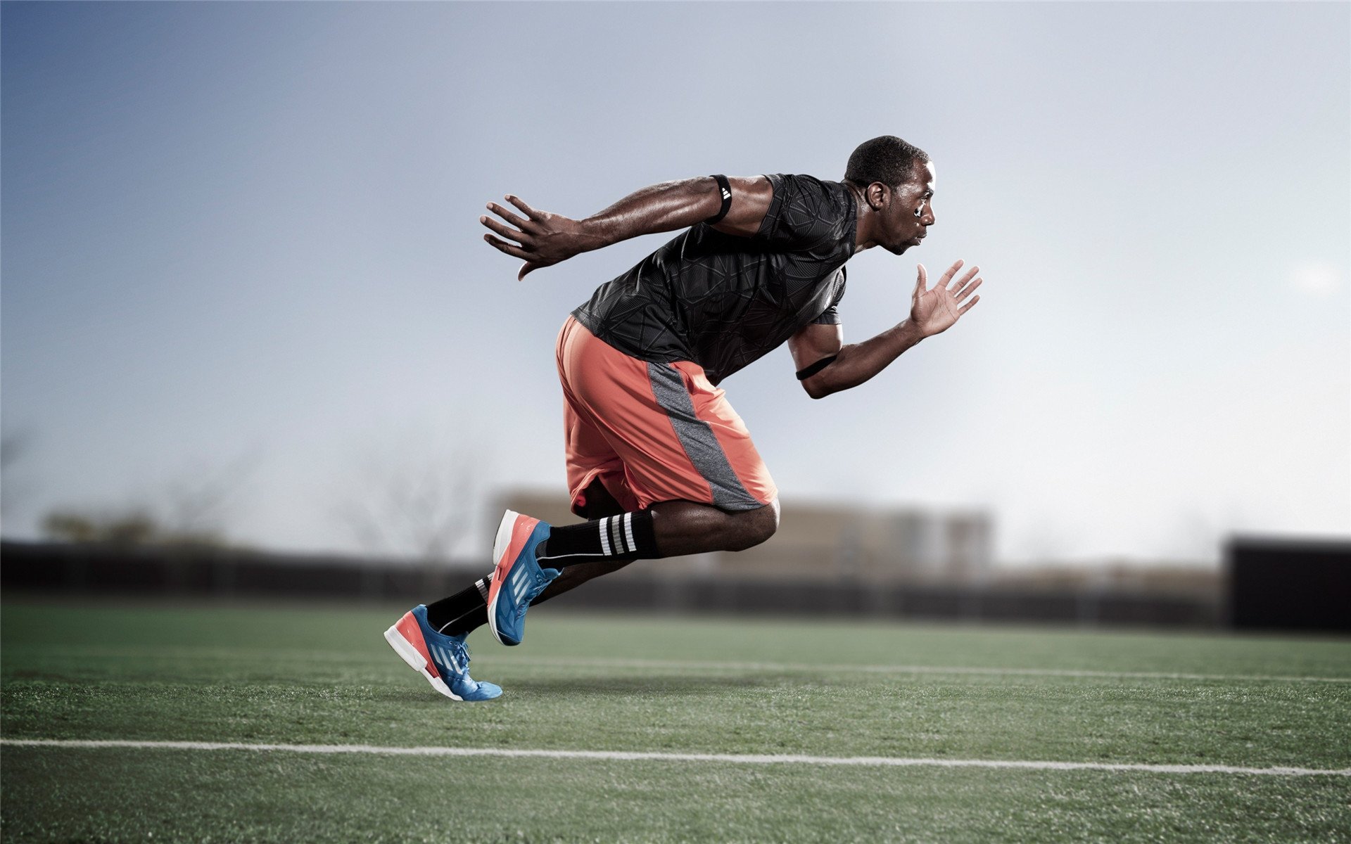 这一刻所有人都站起来了，这一刻每个人都爱你